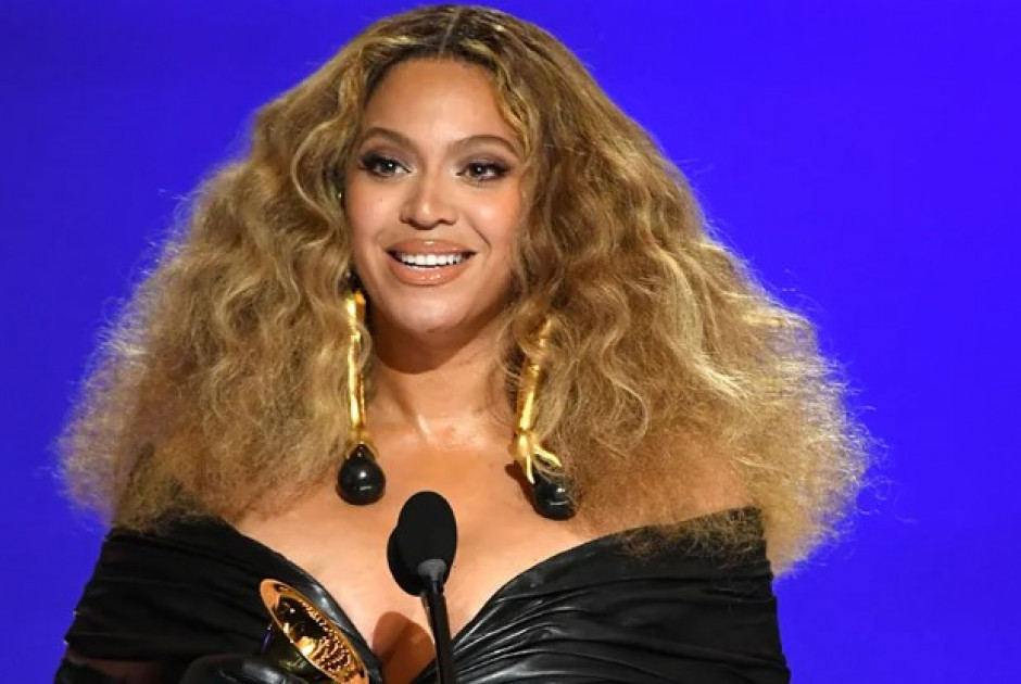 Beyonce: Άλλαξε το επίθετό της αφότου ο σύζυγός της καταγγέλθηκε για βιασμό ανήλικης; -Τι παρατήρησαν οι φαν