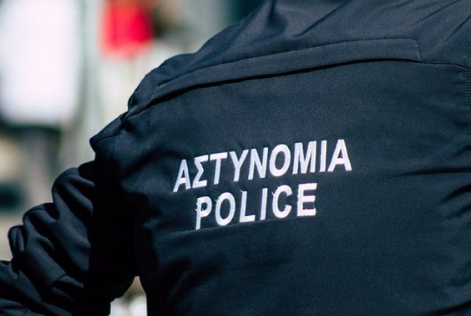 Χειροπέδες σε Δόκιμο Αστυνομικό για υπόθεση ναρκωτικών και άλλων αδικημάτων