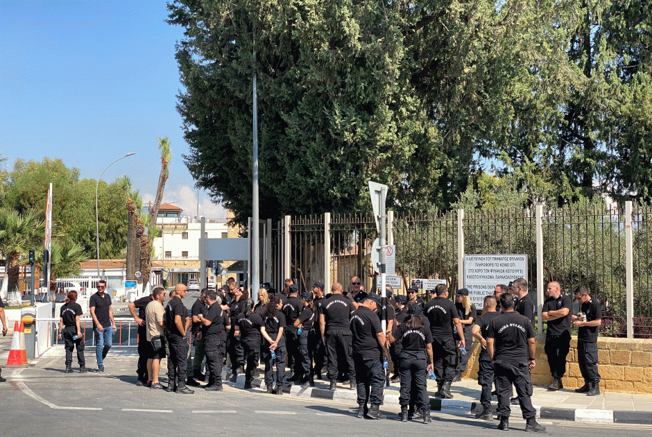 Διαμαρτυρήθηκαν για την παύση Φιλιππίδη οι δεσμοφύλακες – «Άδικη η απόφαση»