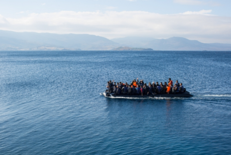 Νέα τραγωδία: 12 νεκροί μεταξύ τους τρία παιδιά σε ναυάγιο στα ανοιχτά της Τυνησίας