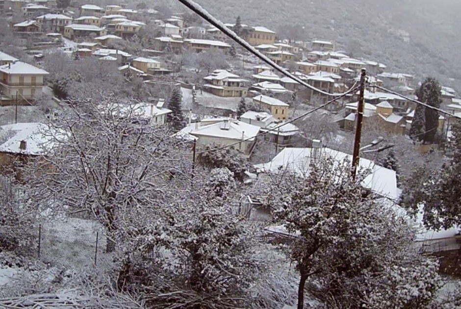 Η κακοκαιρία Bora έντυσε στα λευκά τη Φλώρινα (ΦΩΤΟΣ)