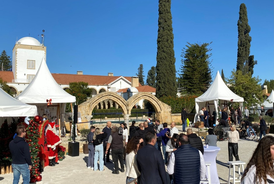 Χριστουγεννιάτικα Χωριά: Η αυλή του Προεδρικού Μεγάρου φόρεσε τα γιορτινά της (ΦΩΤΟΣ)