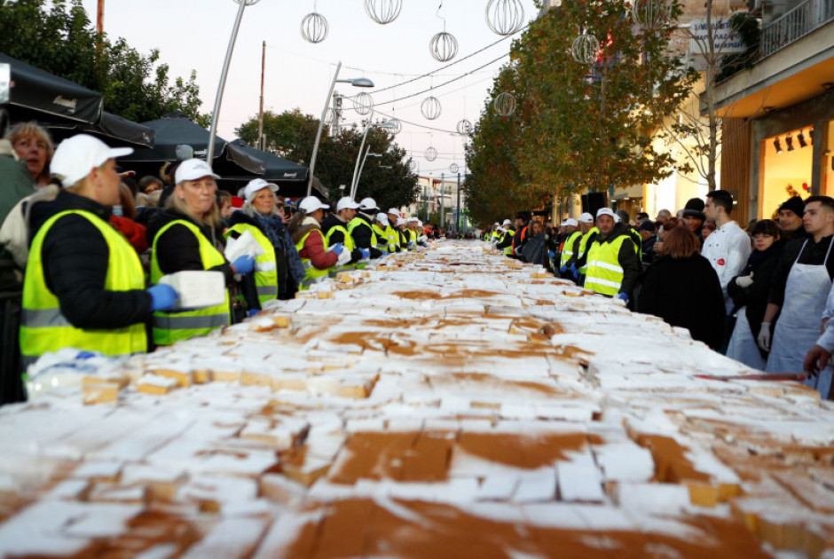 Βασιλόπιτα δέκα τόνων στο Περιστέρι – Μοίρασαν πάνω από 70 χιλιάδες κομμάτια