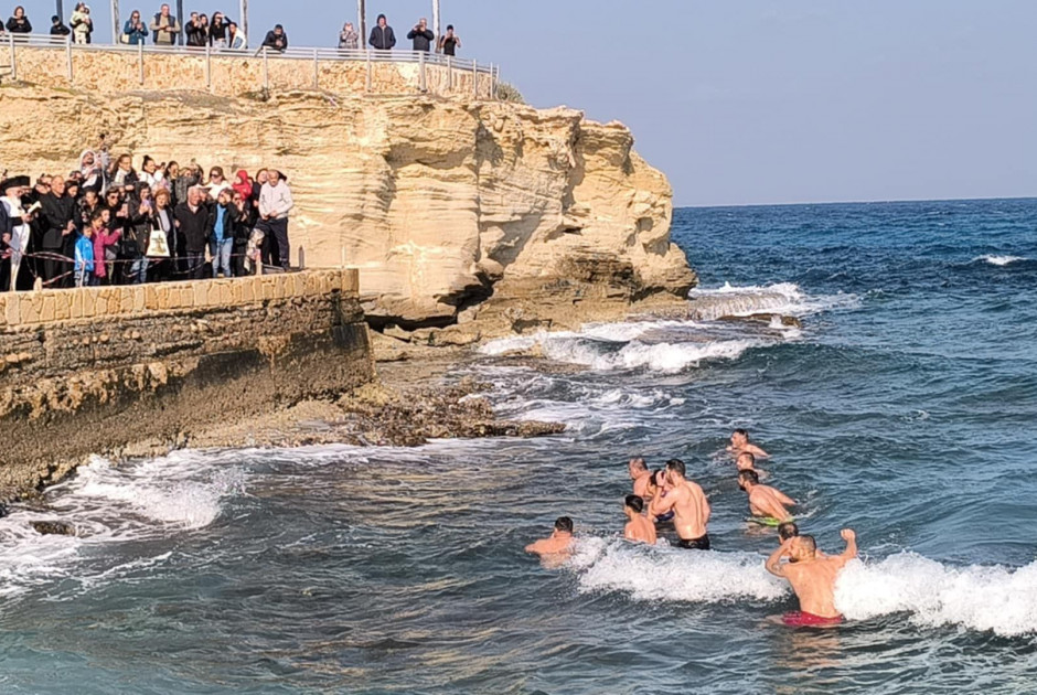 Κοσμοσυρροή στην κατεχόμενη Αγία Τριάδα για τον εορτασμό των Θεοφανίων (ΒΙΝΤΕΟ)