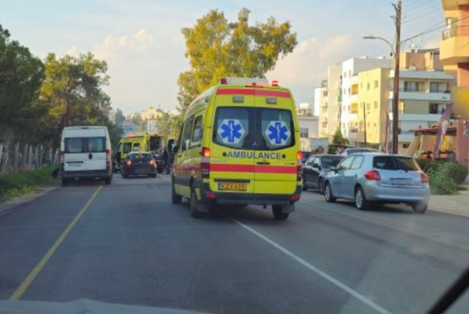 Τροχαίο στην Αγλαντζιά: Στο νοσοκομείο ένα πρόσωπο μετά από σύγκρουση δύο οχημάτων και μοτοσικλέτας