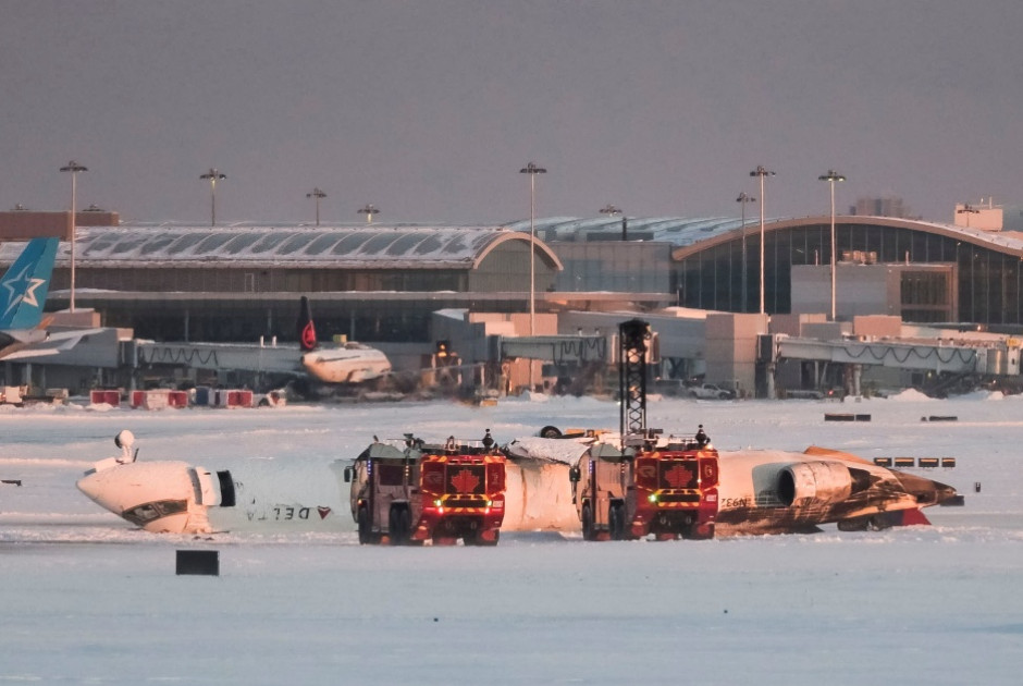 Συντριβή αεροσκάφους στο Τορόντο – Τραυματίστηκαν 15 άτομα (ΦΩΤΟΣ&ΒΙΝΤΕΟ)