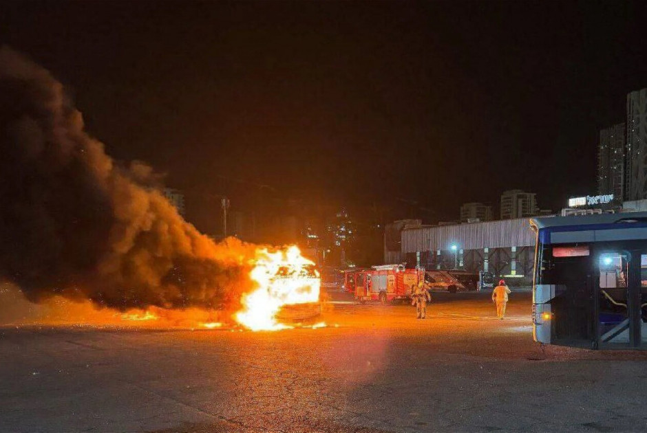 Ταυτόχρονες εκρήξεις σε τρία λεωφορεία στο Τελ Αβίβ (BINTEO)