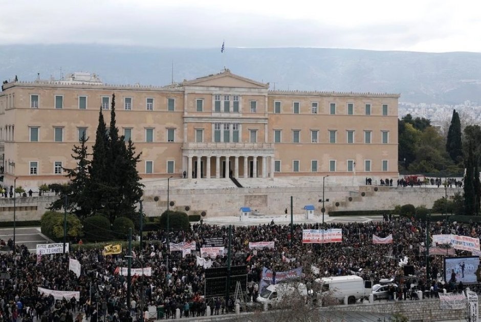 LIVE: Στους δρόμους η Ελλάδα – Ζητά δικαίωση για τις 57 ψυχές των Τεμπών