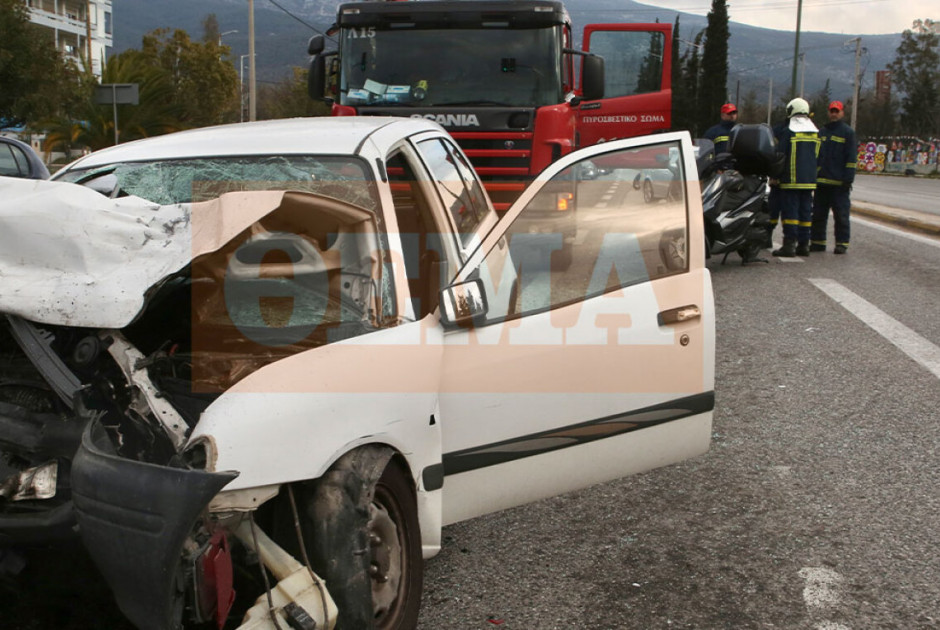 Οικογενειακή τραγωδία στην Ελλάδα: Νεκροί μητέρα, πατέρας και γιος σε καραμπόλα