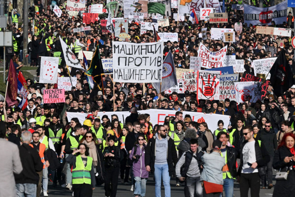 Σερβία: Επεισόδια και συλλήψεις το βράδυ της Παρασκευής