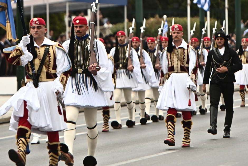 Εντυπωσιακές εικόνες από την στρατιωτική παρέλαση στην Αθήνα (ΦΩΤΟΣ)