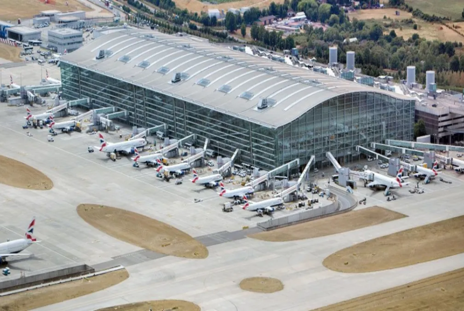 Αποκαθίσταται σταδιακά η λειτουργία του Heathrow