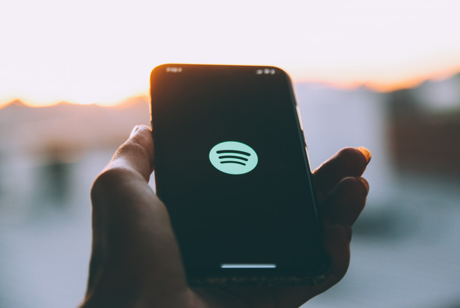 Spotify: Ρεκόρ 10 δισ. δολαρίων σε δικαιώματα – Καλλιτέχνες ζητούν δίκαιη αμοιβή